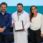 Mara Lezama y Zoé Robledo reciben a 123 especialistas al IMSS para fortalecer la atención médica en Quintana Roo