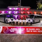 Se suma Quintana Roo al primer Día Mundial del Transporte Público: iluminan Palacio de Gobierno y el Obelisco en la Explanada de la Bandera de Chetumal