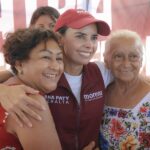 Con cariño y respaldo, cancunenses reciben a Ana Paty Peralta en la súper manzana 227