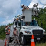 Continúan los trabajos de mantenimiento de la red eléctrica; ahora avanzan en la Costera Sur de Cozumel